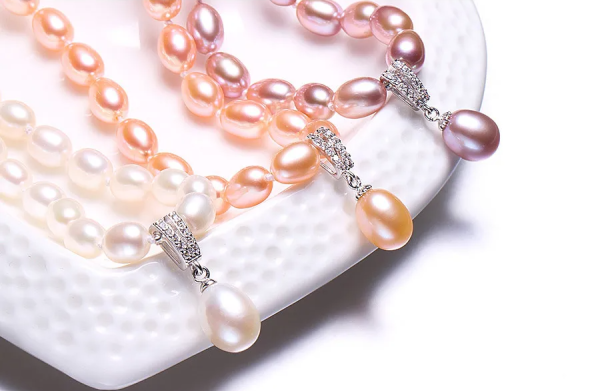 collier ras de cou perle d'eau douce lumineuse