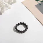 bague avec perle noire élégante