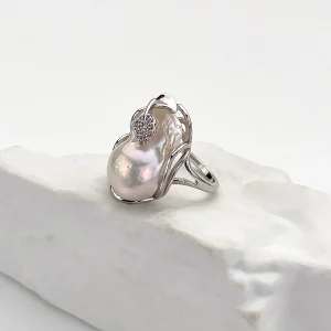 bague cocktail perle de culture baroque blanche