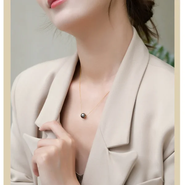 collier avec pendentif de perle de Tahiti