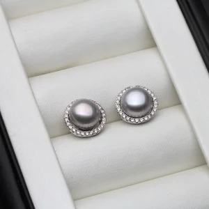 boucles d'oreille puces en perle d'eau douce grise