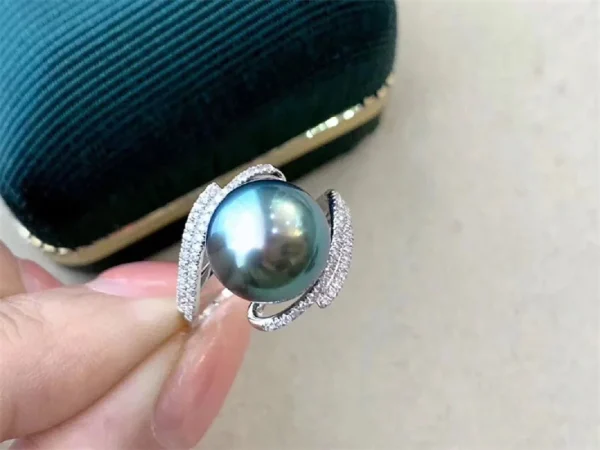 bague perle de Tahiti scintillante couleur argent