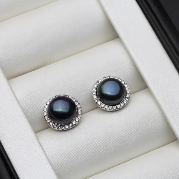 boucles d'oreille puces en perle d'eau douce noire