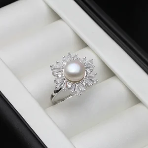 bague fleurie perle d'eau douce blanche couleur argent