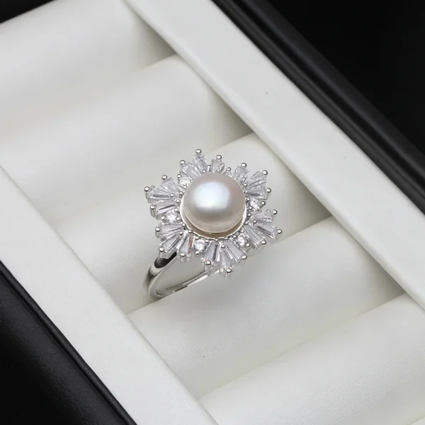 bague fleurie perle d'eau douce blanche couleur argent