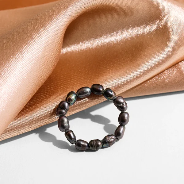 bague élastique perle d'eau douce noire