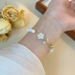 fleur de Camélia bracelet perle