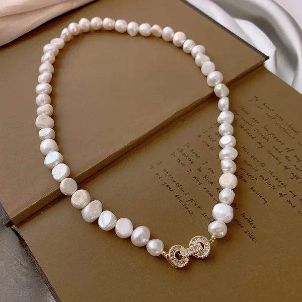 collier perle de culture baroque fermoir scintillant