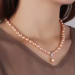 chaîne couleur argent avec perles lumineuses