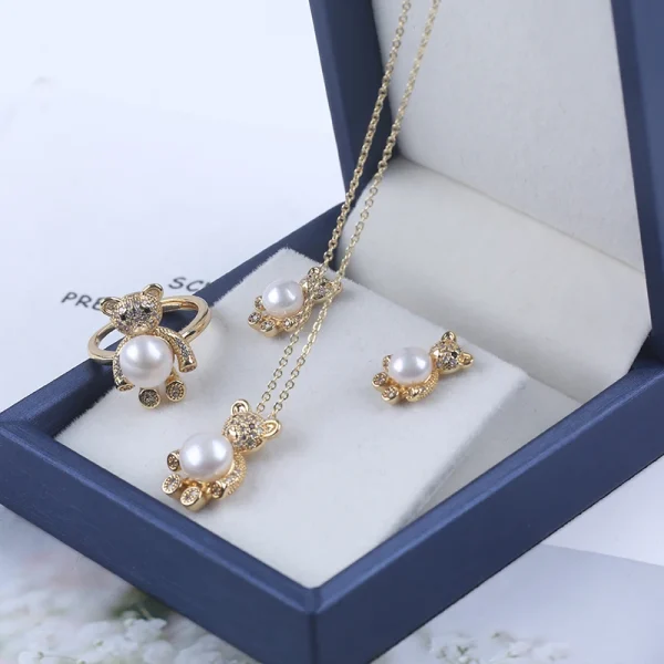 Parure perle d'eau douce en forme de bouton blanc sur ourson