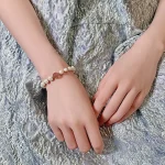bracelet chaîne couleur or avec perle
