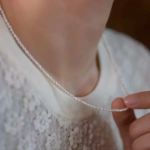 collier ras de cou en perles d'eau douce