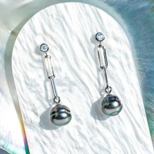 Boucles d'oreilles en perles noires baroques naturelles de Tahiti 9-10 mm et mossanite