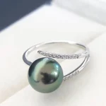 bague avec perle de Tahiti et zircon