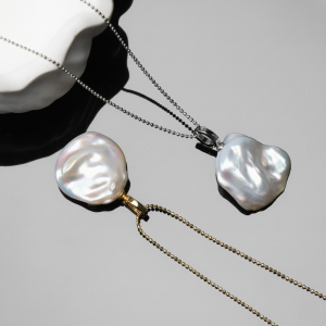 collier pendentif perle d'eau douce