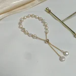 bijou perle baroque et or