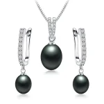 collier et boucles d'oreilles perles