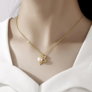 collier avec pendentif demi-pentagramme